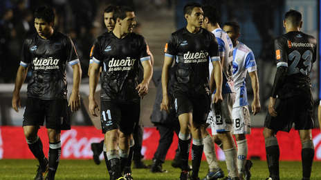 Racing chocó con los postes y Rafaela lo derrotó