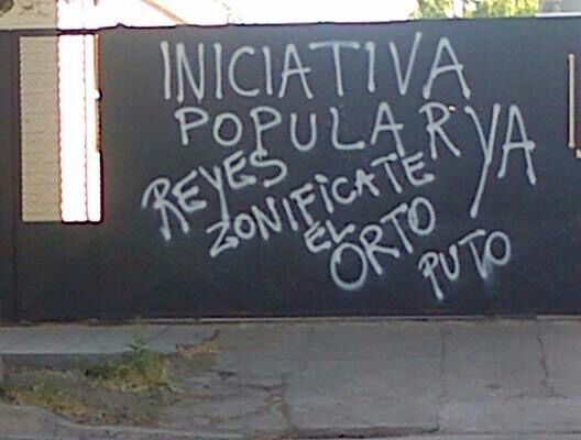 Reyes denunció pintadas en su domicilio