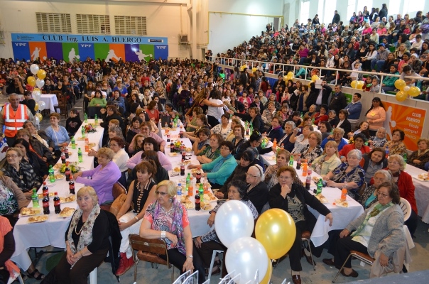 Multitudinario “Té Show” por el Día de la Madre