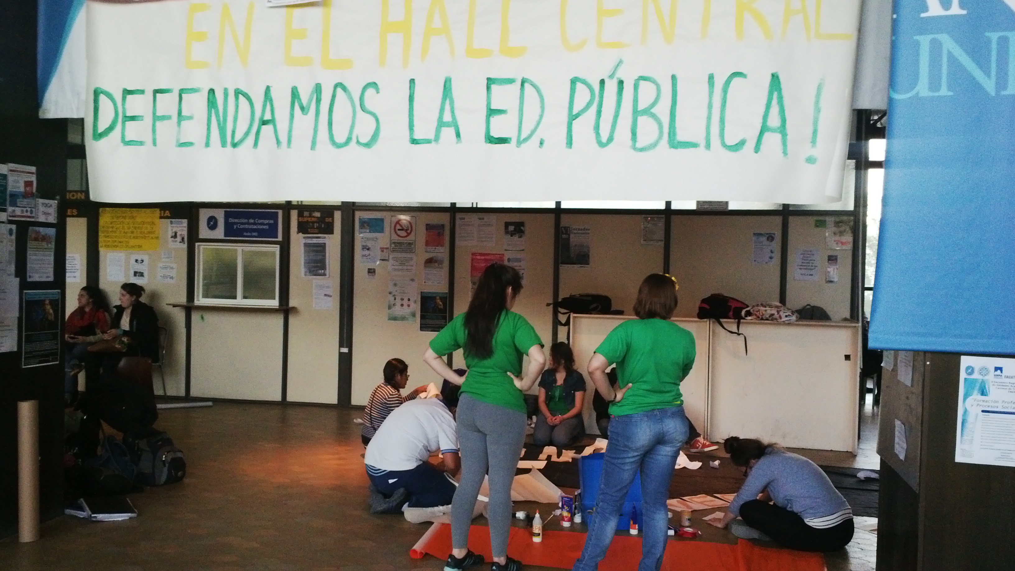 Estudiantes tomaron la universidad local