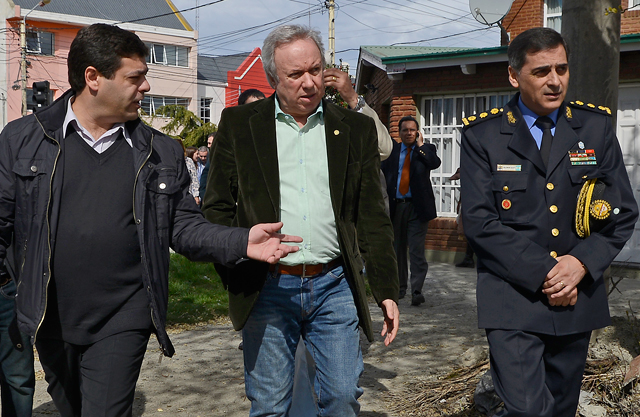 Acuartelamiento en Santa Cruz: Envían gendarmes y prefectos