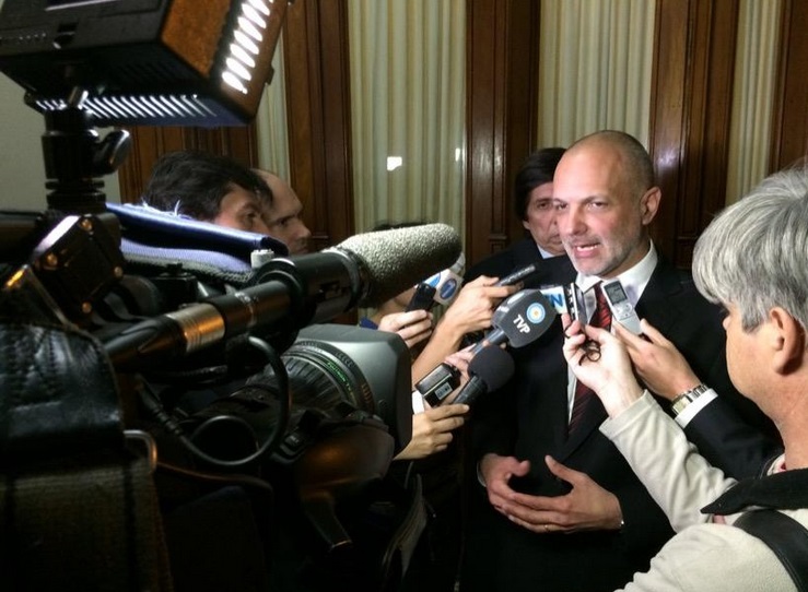 Buzzi: «no habrá discusiones salariales»