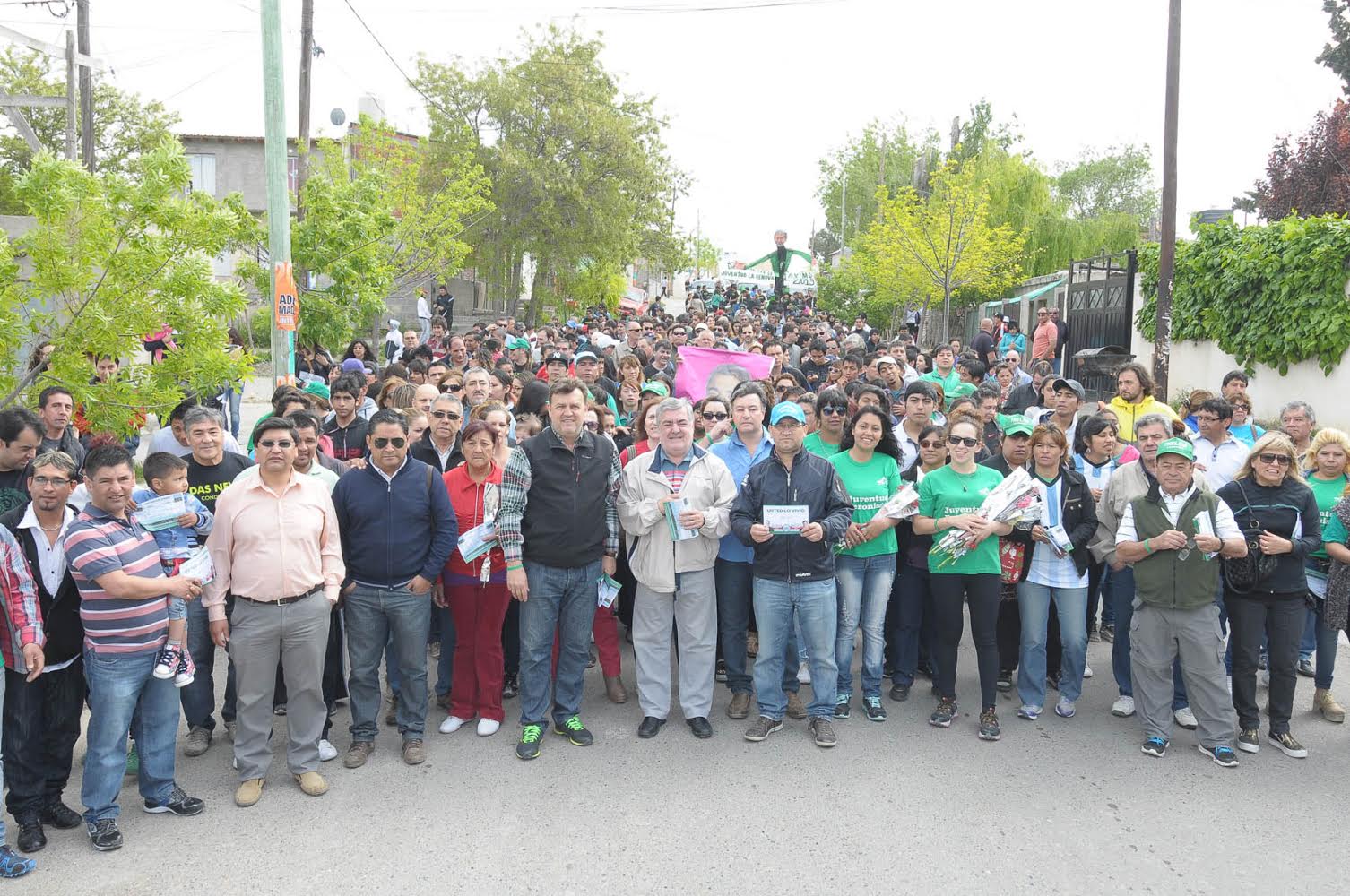 Masiva Caminata de Das Neves y Pérez Catán por Trelew