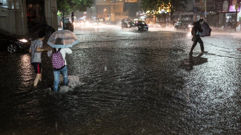 Fuerte tormenta golpea a Capital y el conurbano