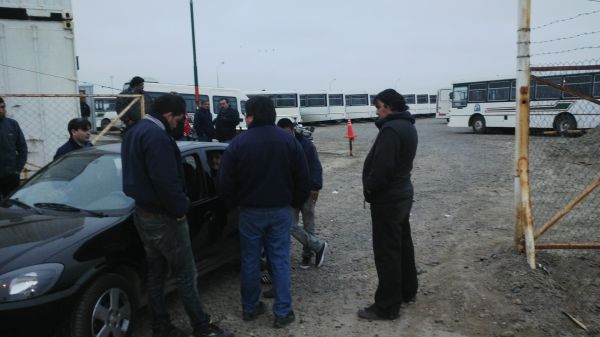 Paro de colectivos por reclamo de UCRA