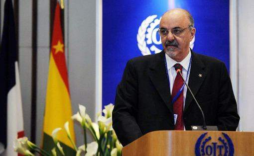 Tomada, indignado con el FMI