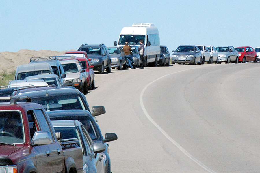 Molestias por largas colas en verificación vehicular