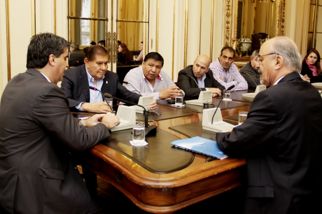 Cuarto intermedio entre Nación y los Petroleros