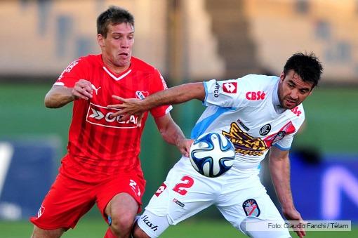 Independiente empató y se alejó de la punta