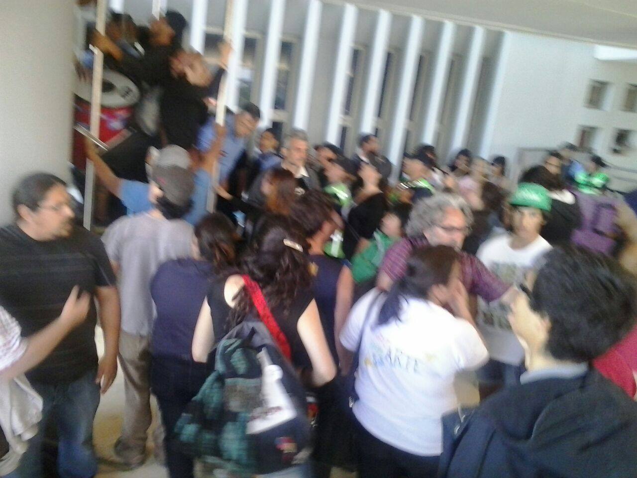 Antimineros tomaron por la fuerza Canal 7