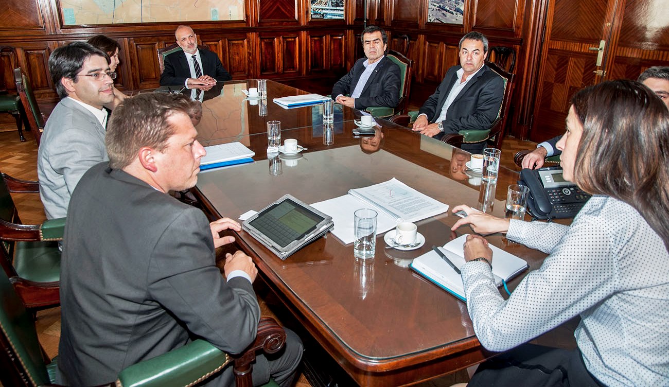 El gobernador gestionó por las deudas de las cooperativas