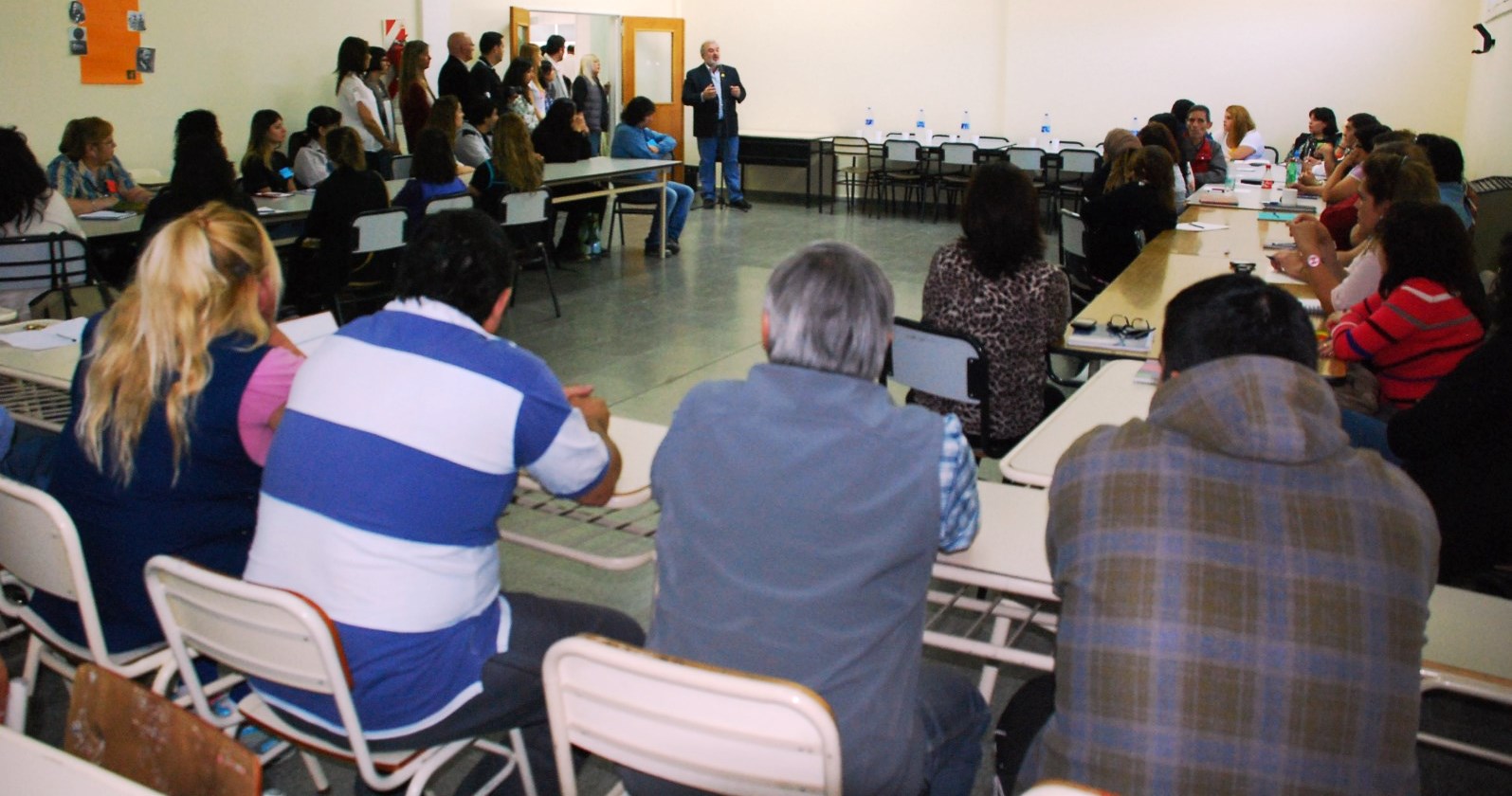 Impulsan capacitación sistemática para auxiliares de docencia