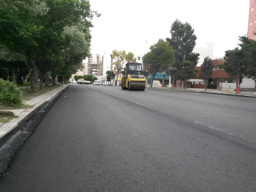 Repavimentan la avenida Yrigoyen