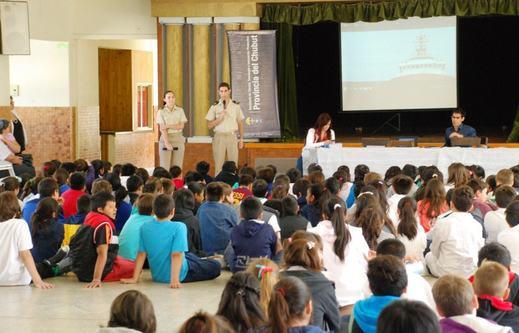 300 alumnos participaron de una jornada de divulgación marina