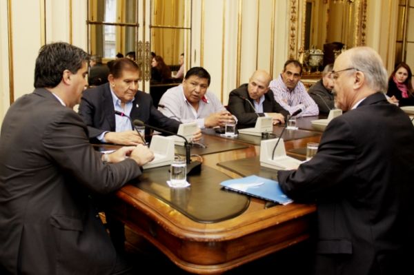 Petroleros siguen en estado de alerta y movilización