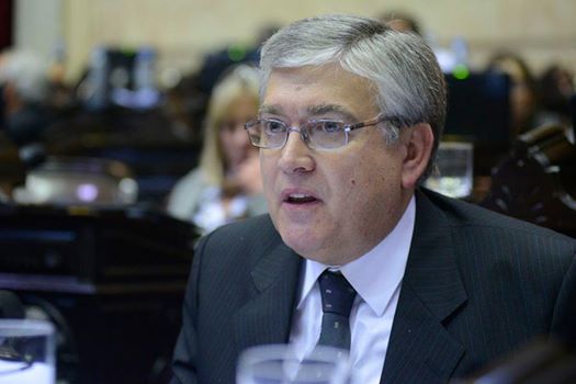 Pais defendió media sanción por indemnización a ex ypefianos