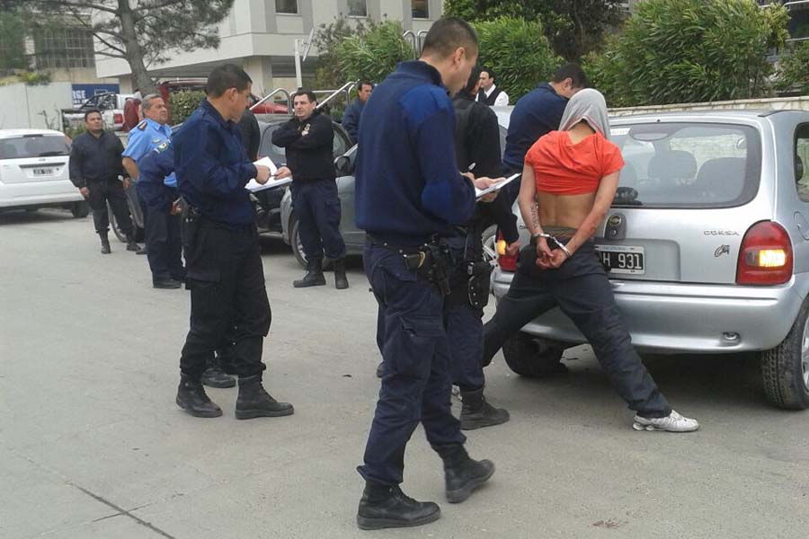 Una joven fue herida de bala frente al hospital