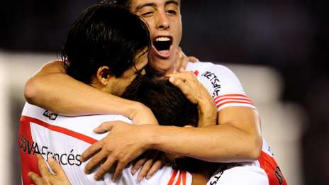 River pasó a Estudiantes y habrá clásico en semifinales