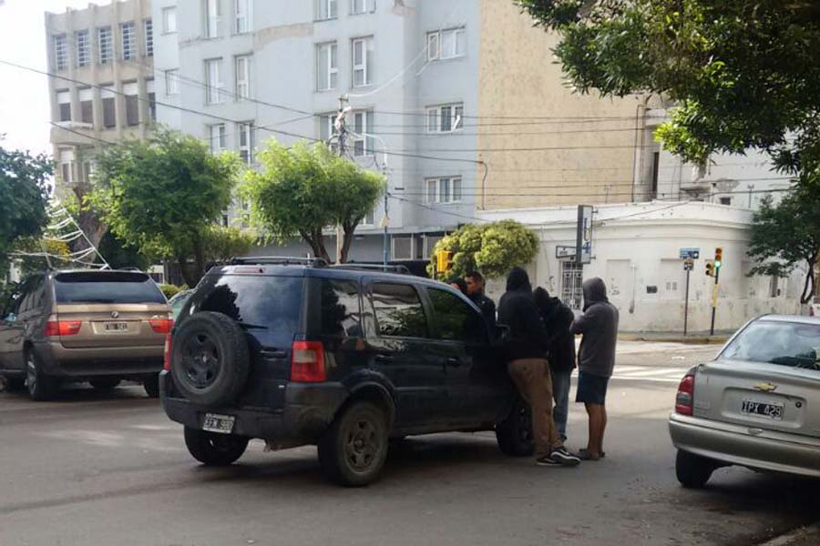 Incautan cocaína frente a la municipalidad