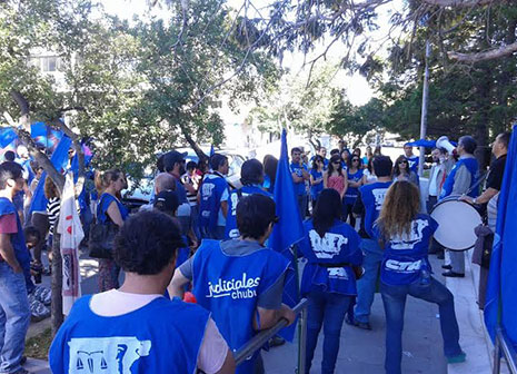 Los Judiciales se movilizaron y mañana los recibe el STJ