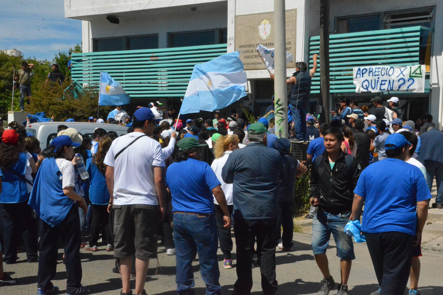 Los trabajadores de La Anónima levantan el paro
