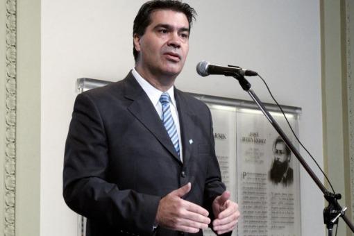 «Se dicen adalides de la ética pero promueven la fuga de capitales”