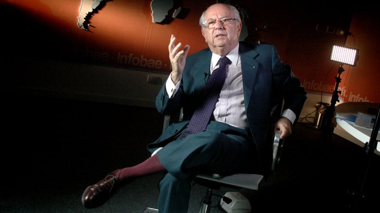 AMIA: Revocaron el sobreseimiento de Corach