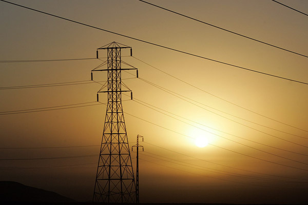 El 15 de enero se firma el congelamiento de tarifas eléctricas