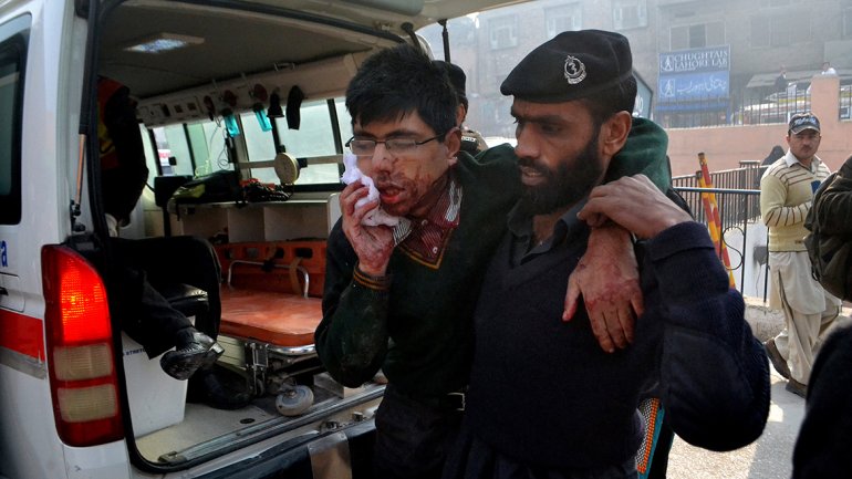Masacre talibán en una escuela de Pakistán