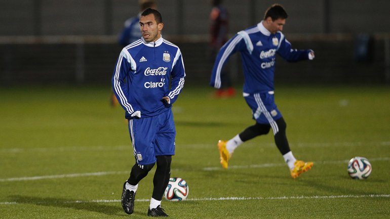 Martino no está presionado en llamar a Tevez