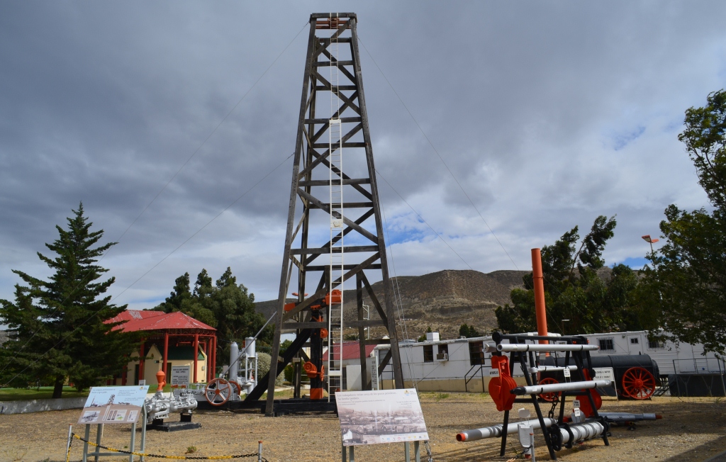 Presentaron cronograma de actos por el Día del Petróleo