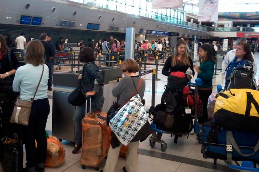 Dólar para turistas extranjeros: los que paguen con tarjeta accederán a una cotización más alta que la oficial