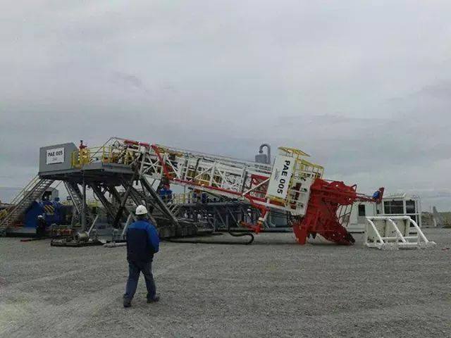 Investigan las causas de la caída de un equipo de perforación