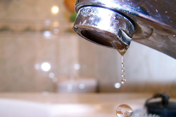 Corte de agua y nivel de reservas de 52.363 m3