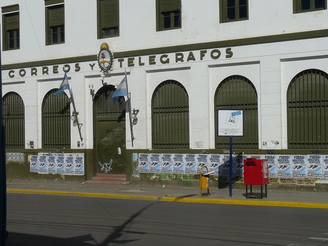 Empleados del correo con retención de servicios