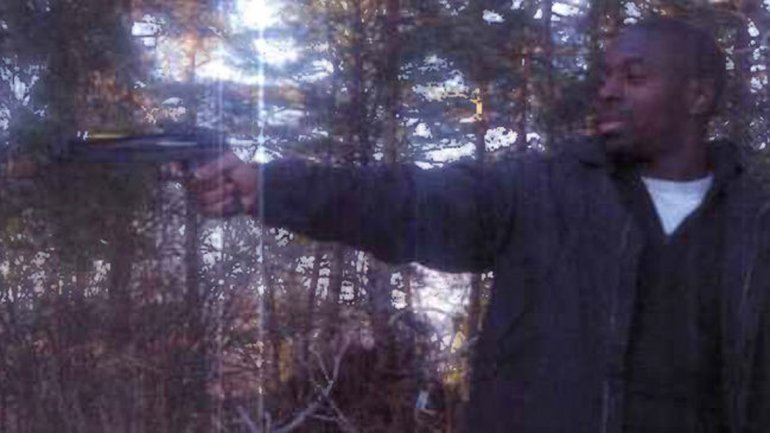 Uno de los terroristas habría asesinado a 4 rehenes