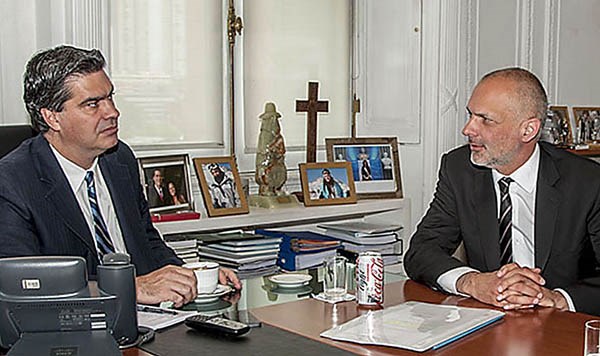 Buzzi y Capitanich se reúnen en Esquel