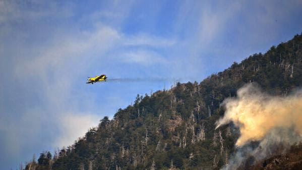 “El incendio está controlado y no afecta a la población ni al turismo”