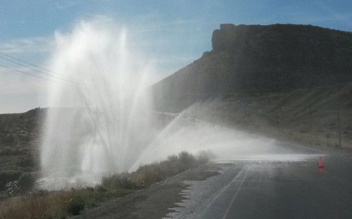 Gran pérdida de agua camino a Laprida