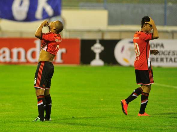 River se quedó sin aire sobre el final y cayó en Oruro