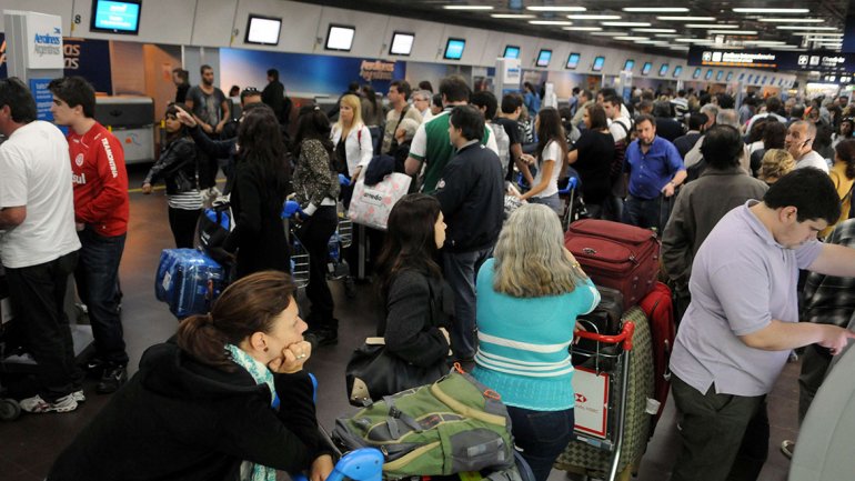 El turismo de argentinos al exterior cayó un 3,4% en 2014