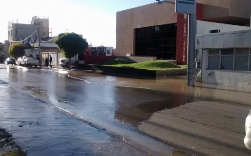 Cortan el agua en el centro por la rotura de un caño