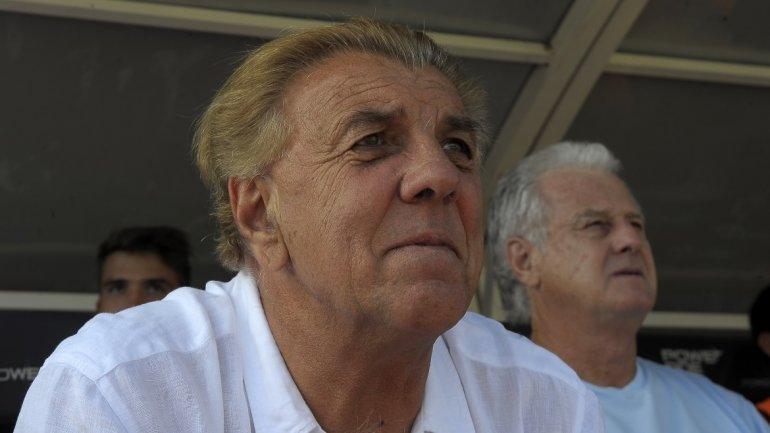 Debut y despedida: Colón echó a «Mostaza» Merlo