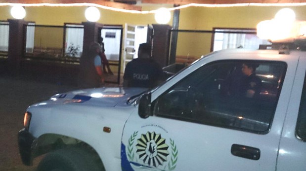 Lesionan a policías en cumpleaños de 15