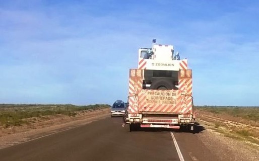 Piden extrema precaución en Ruta 3 por camión detenido