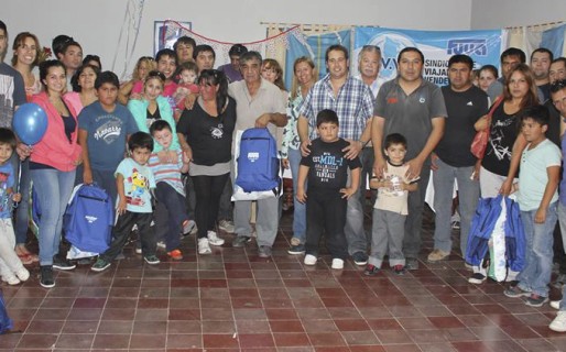 El Sindicato de Viajantes entregó útiles escolares