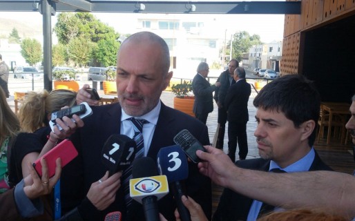 “Estamos dando todo el soporte técnico, físico y logístico para combatir los incendios”