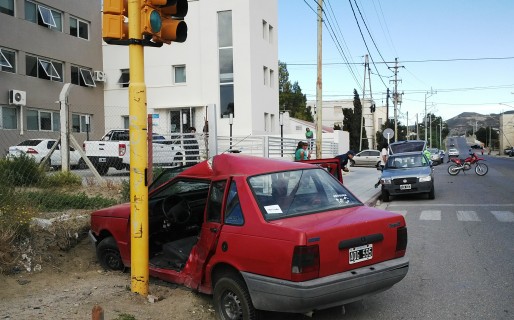 Grave accidente frente a la oficina de Licencia de Conducir
