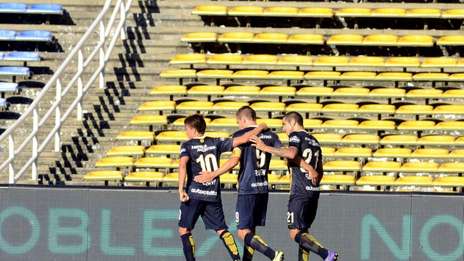 Central doblegó a Temperley y es único líder