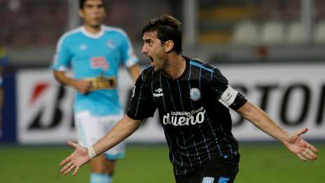 Racing volvió a ganar en el regreso de Milito